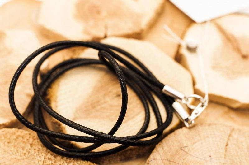 

Шнурок шелковый ювелирный на шею с серебряным замком, 70см, 1,4гр