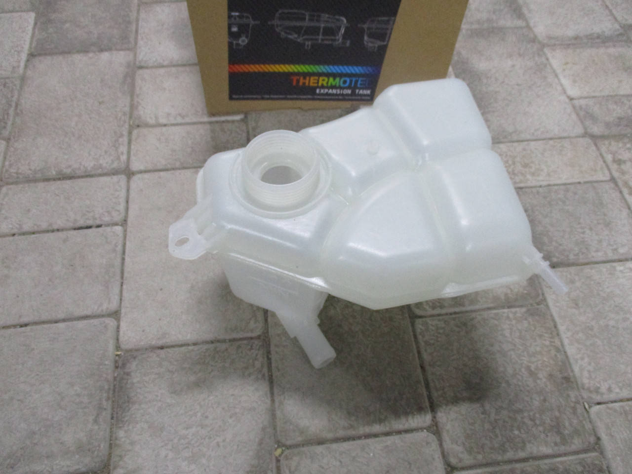 

Расширительный бачок THERMOTEC DBG005TT FORD FIESTA , FUSION 01-12
