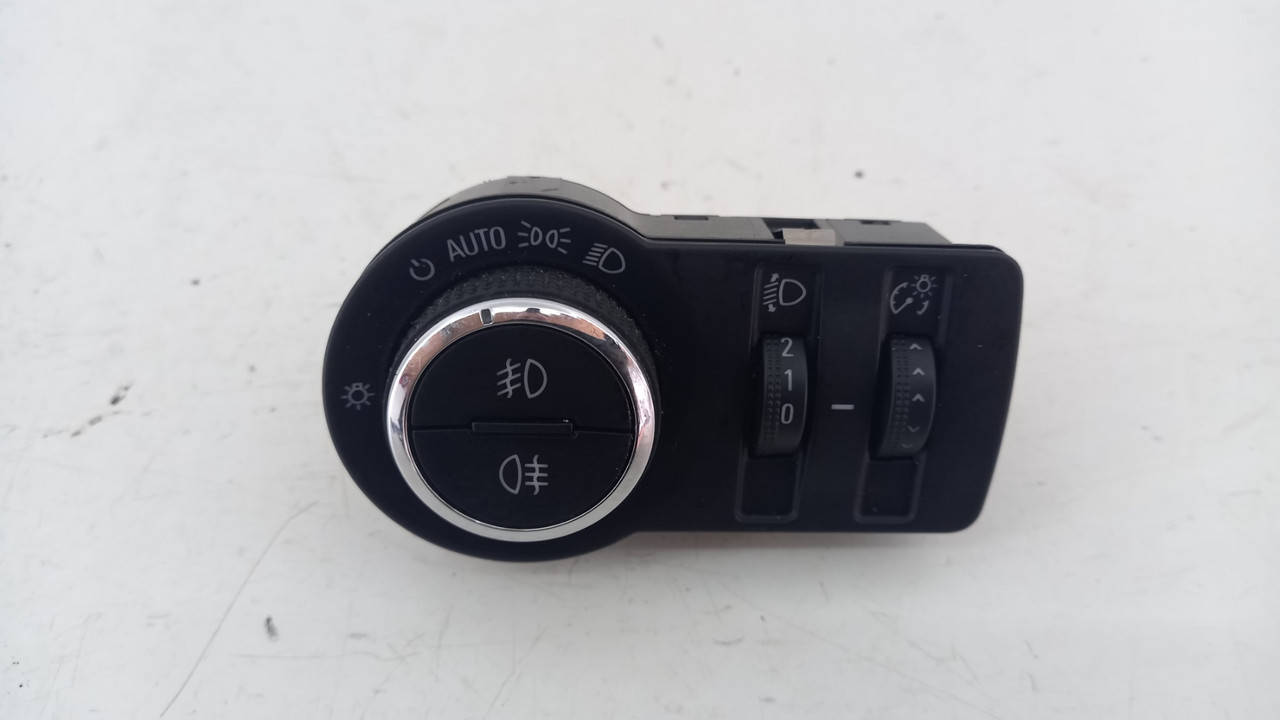 

Кнопки управления светом Opel Astra J 2010-2015 гг 13268702