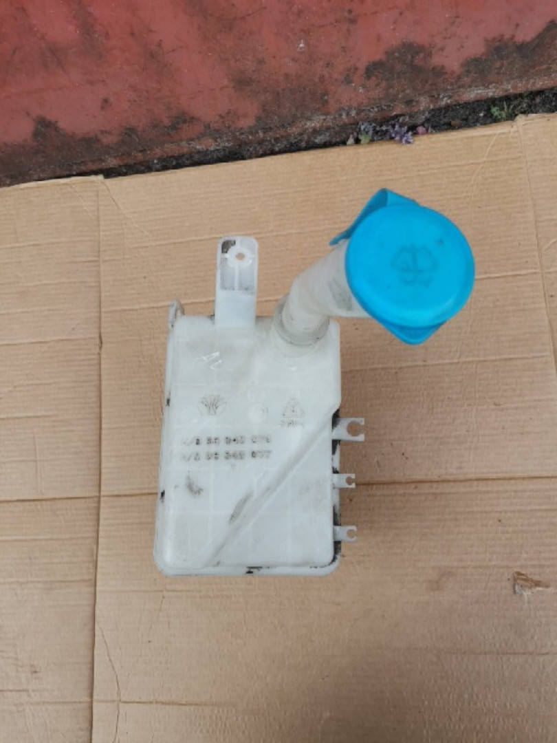 

Бачок омывателя Chevrolet Aveo T200 хэтчбек,96543076