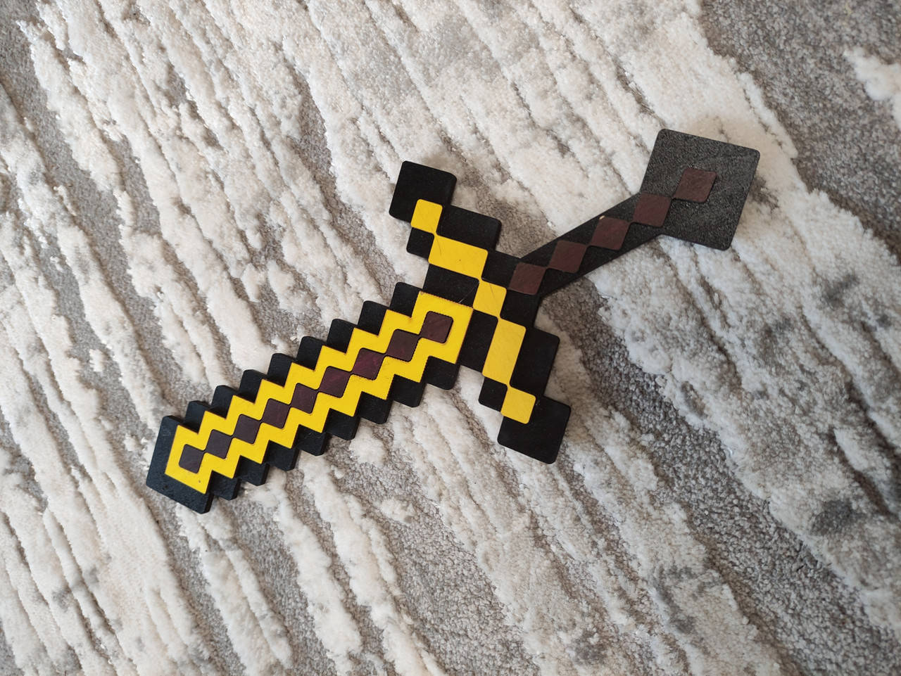 

Меч Майнкрафт (Золотой), ЭКО игрушки, Меч Minecraft из фанеры. Пиксельный меч.