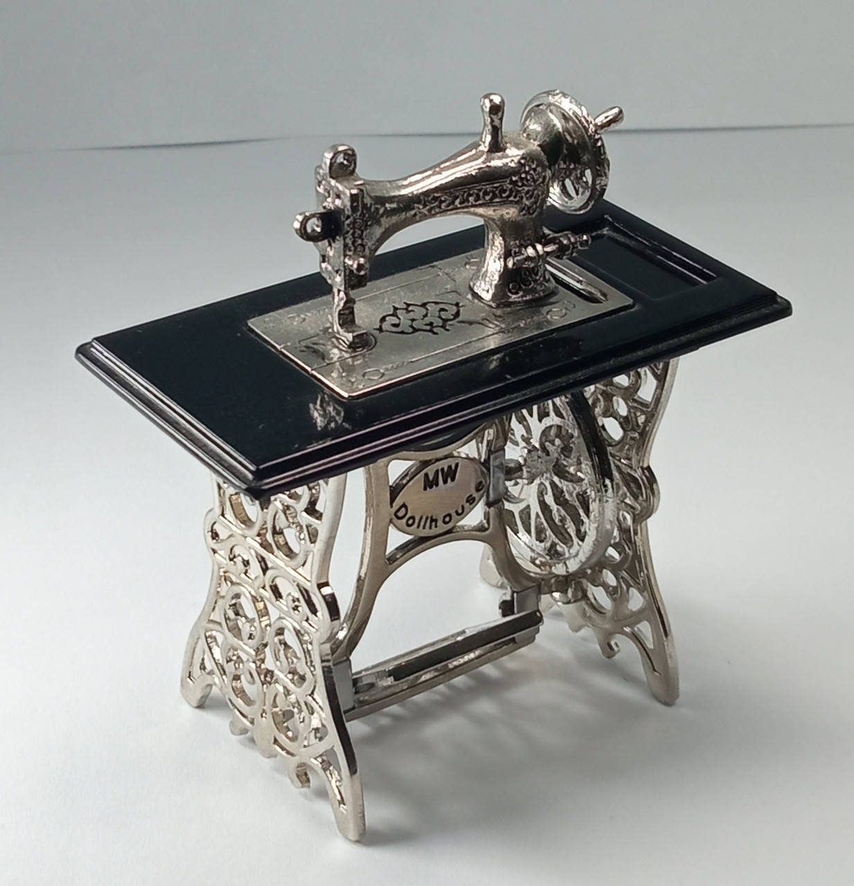 

Сувенир фигурка Швейная машинка 021