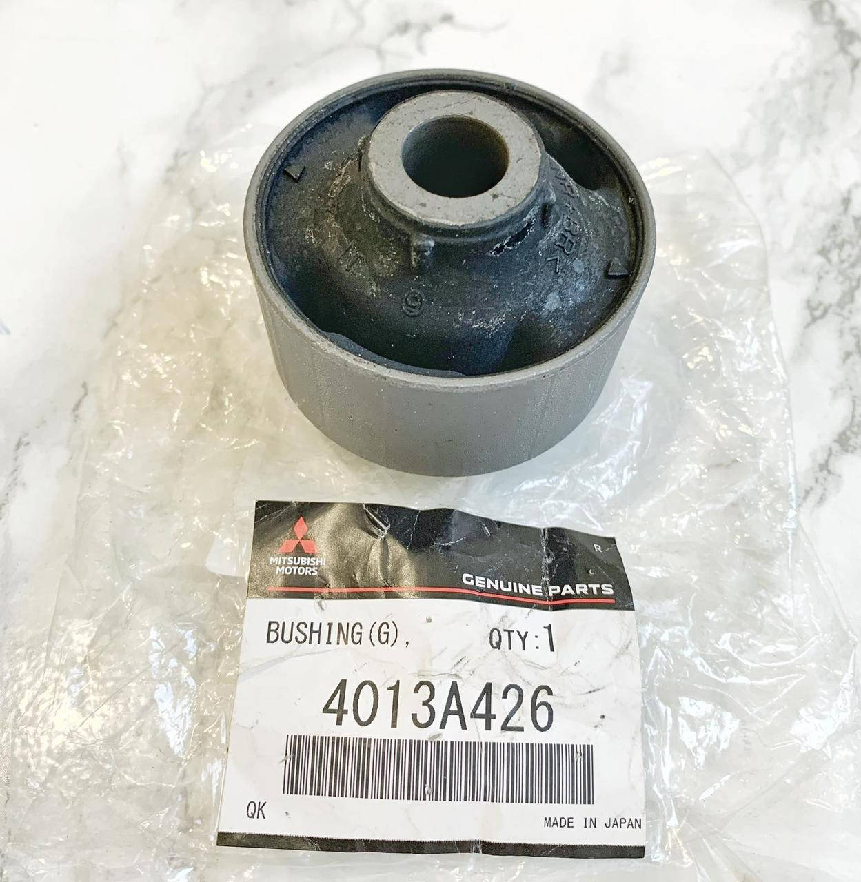 

Сайлентблок задний переднего рычага Mitsubishi Lancer 9/10, Outlander 1/XL 4013A426 (4013A395) Мицубиси Лансер
