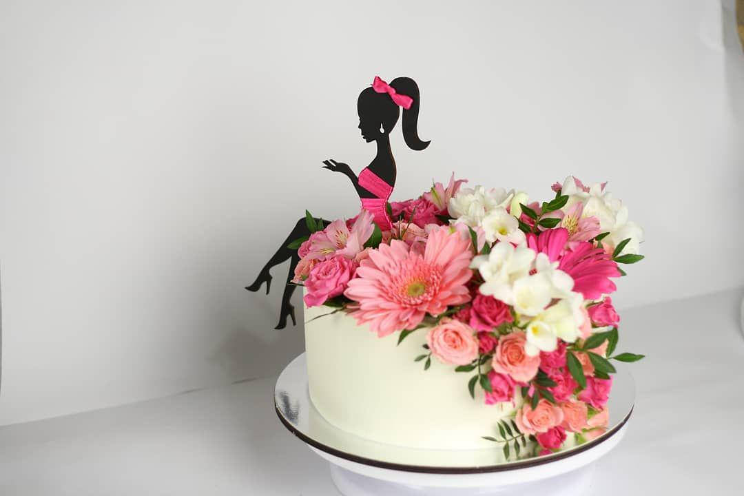 

Топер, декор для кондитерських виробів Дівчина