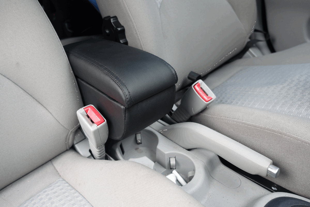

Подлокотник Armrest на Hyundai Accent 3 черный
