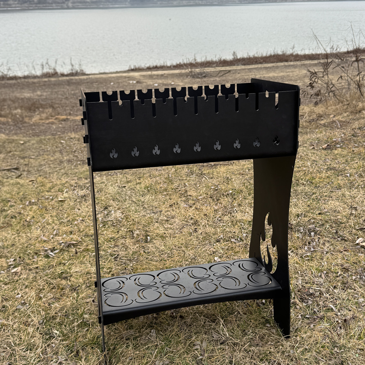 Мангал розбірний високий з нижньою полицею для дров на 12 шампурів