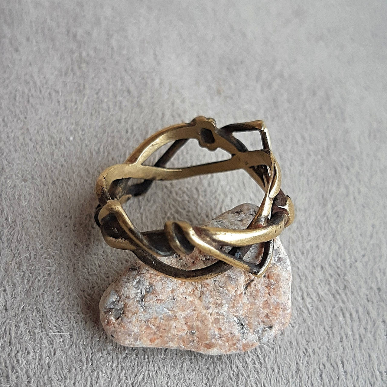 

Бронзовое кольцо "Колючая проволока"