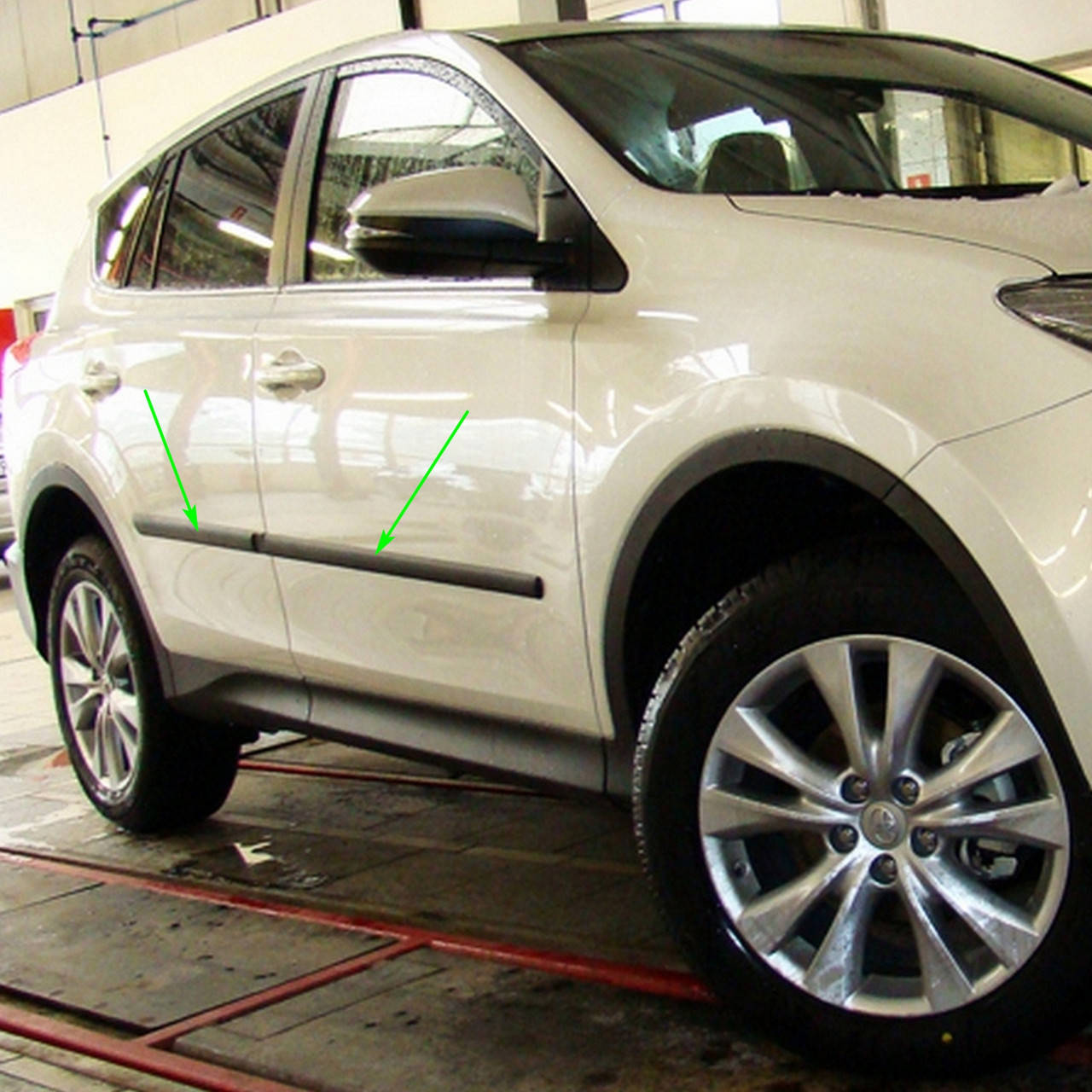 

Молдинги на двери для Toyota RAV-4 2013-2018