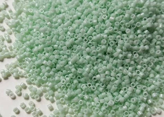 

Японський бісер Miyuki Delica 11/0 DB1496 Opaque Light Mint