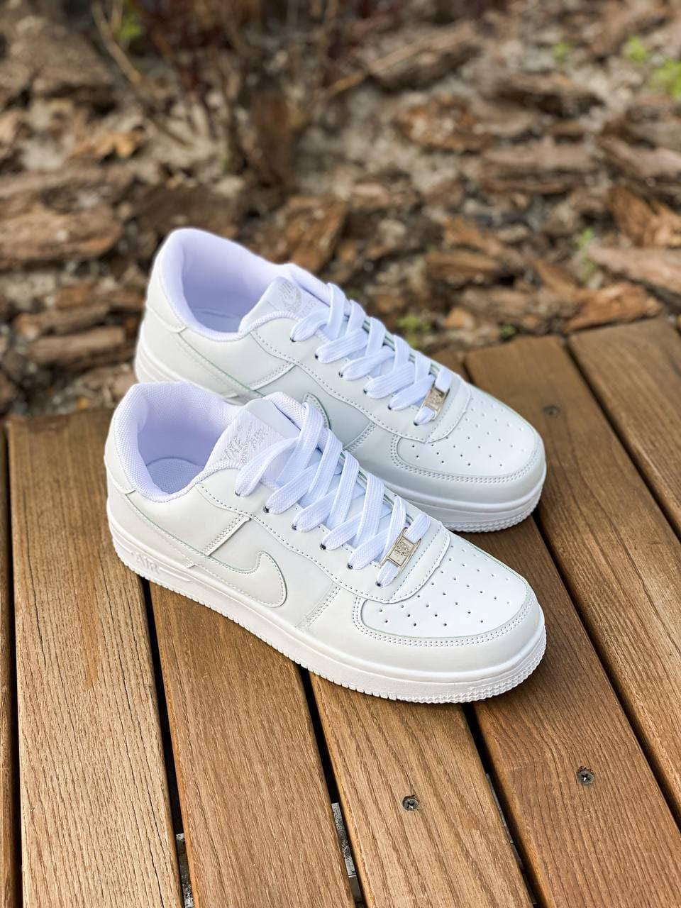 

Nike Air Force белые мужские демисезонные кроссовки. Осень/весна, мужские пресс кожа кроссовки., Белый