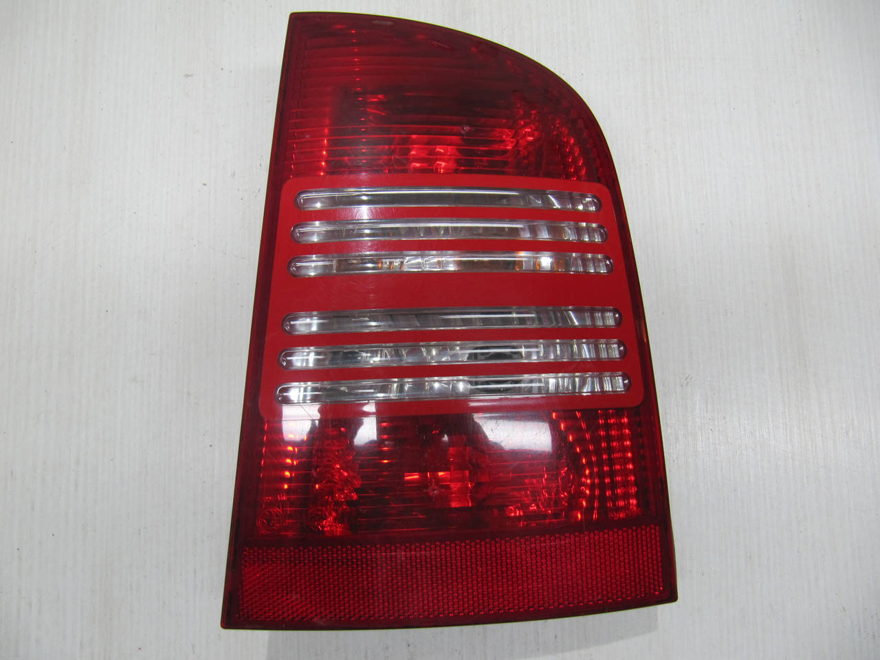 

Задний правый фонарь стоп Шкода Октавия Тур Универсал Skoda Octavia Tur Combi Оригинал