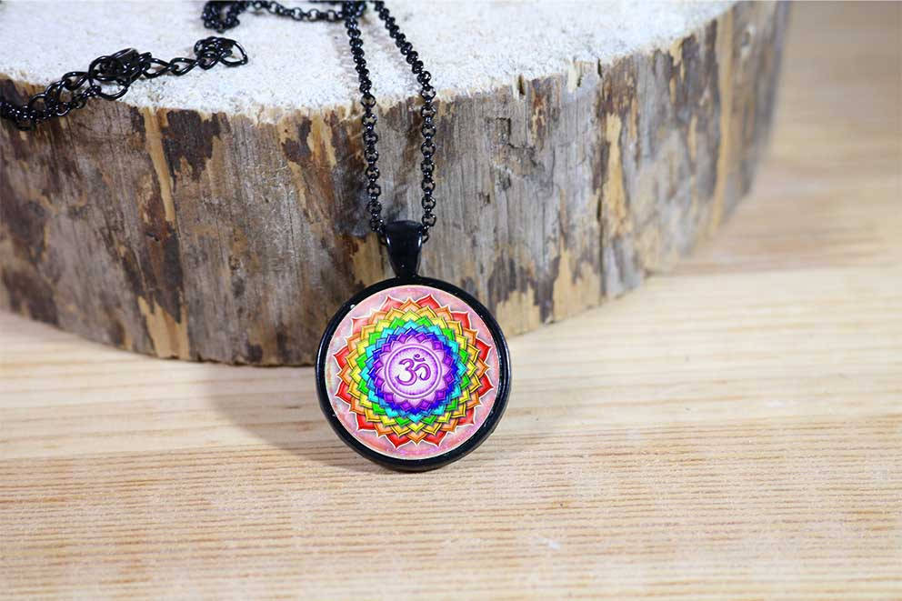

Кулон мандала радужная со знаком ом