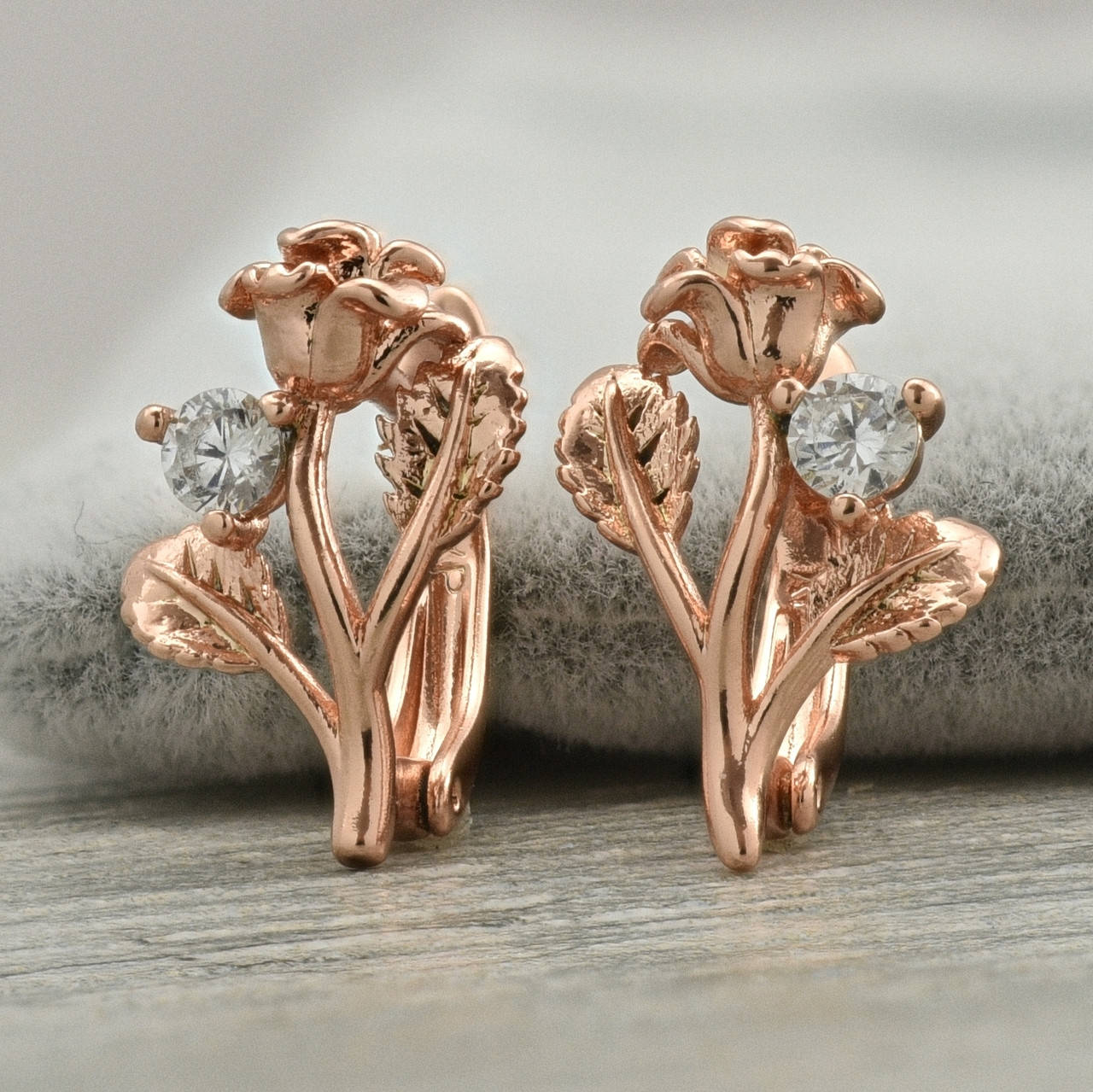 

Серьги Xuping 21286 размер 15х10 мм белые фианиты позолота РО