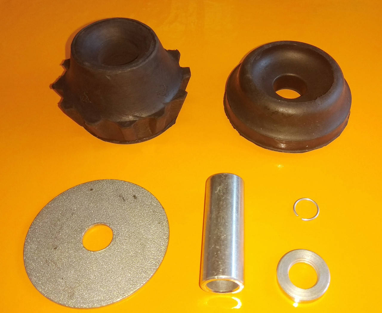 

Ремкомплект заднего амортизатора KYB SM5377 Audi A4 VW passat b2