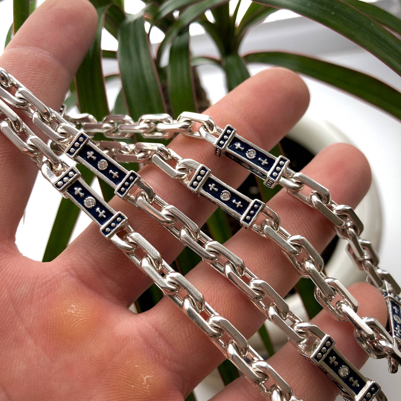 

Серебряная цепочка якорь с вставками 89 грамм 925 пробы