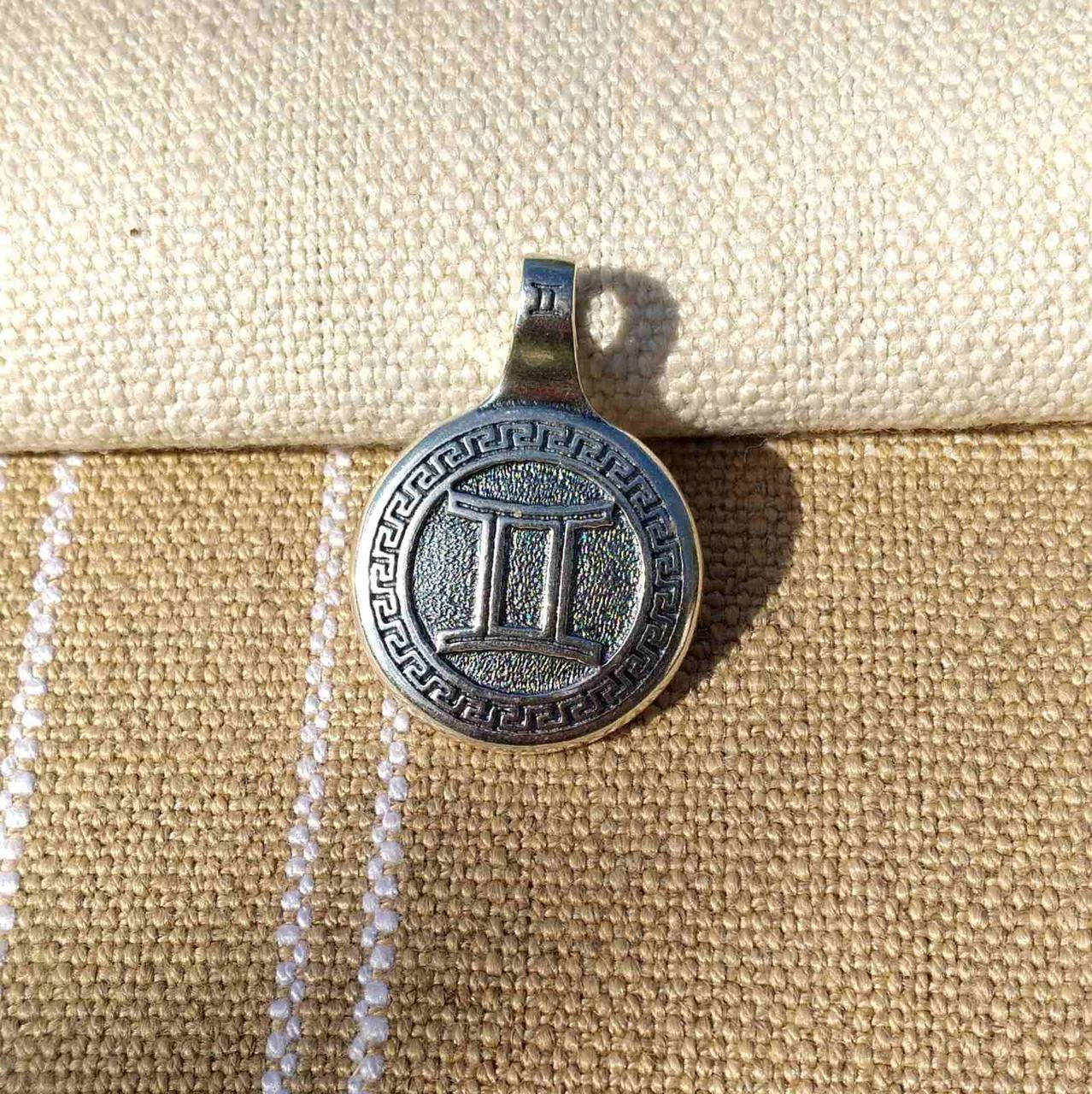 

Серебряная подвеска знак зодиака "Близнецы"