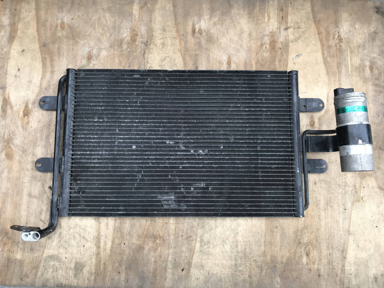 

Радиатор кондиционера Volkswagen Golf 4 1J0 820 441H ; 1J0 820 191F
