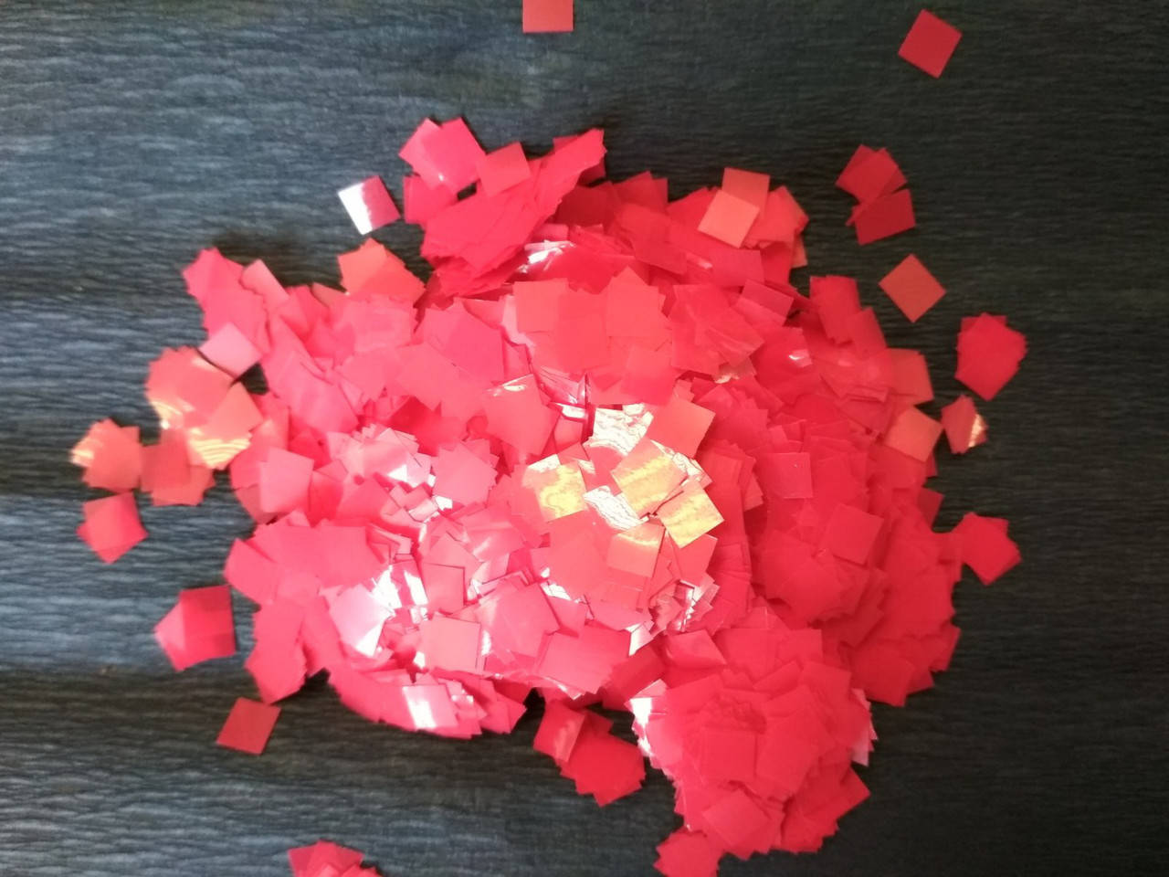 

Аксесуари для свята конфеті квадратики 5мм червоний 100 грам