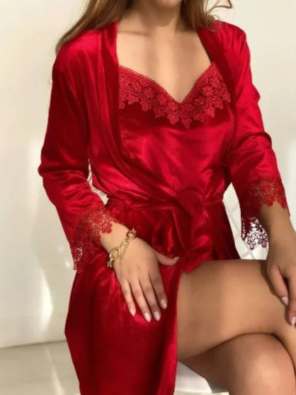 

Женская велюровая пижама красного цвета 4в1 майка шорты штаны и халат