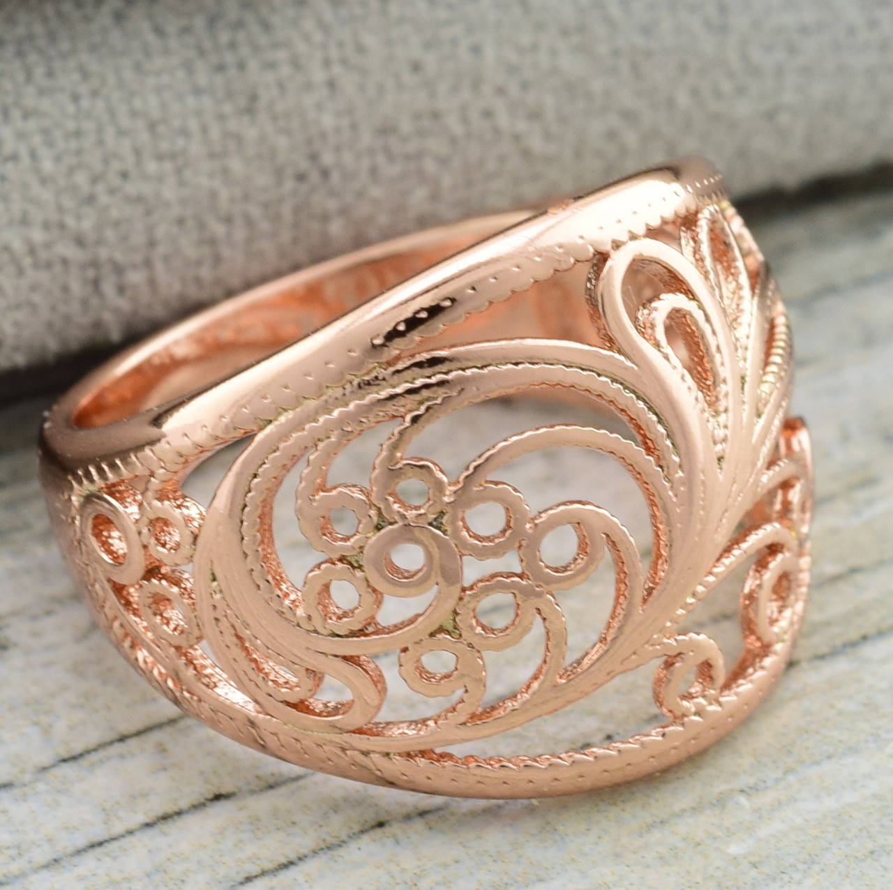 

Кольцо Xuping Арабское золото 11838 ширина 15 мм позолота РО размер 16