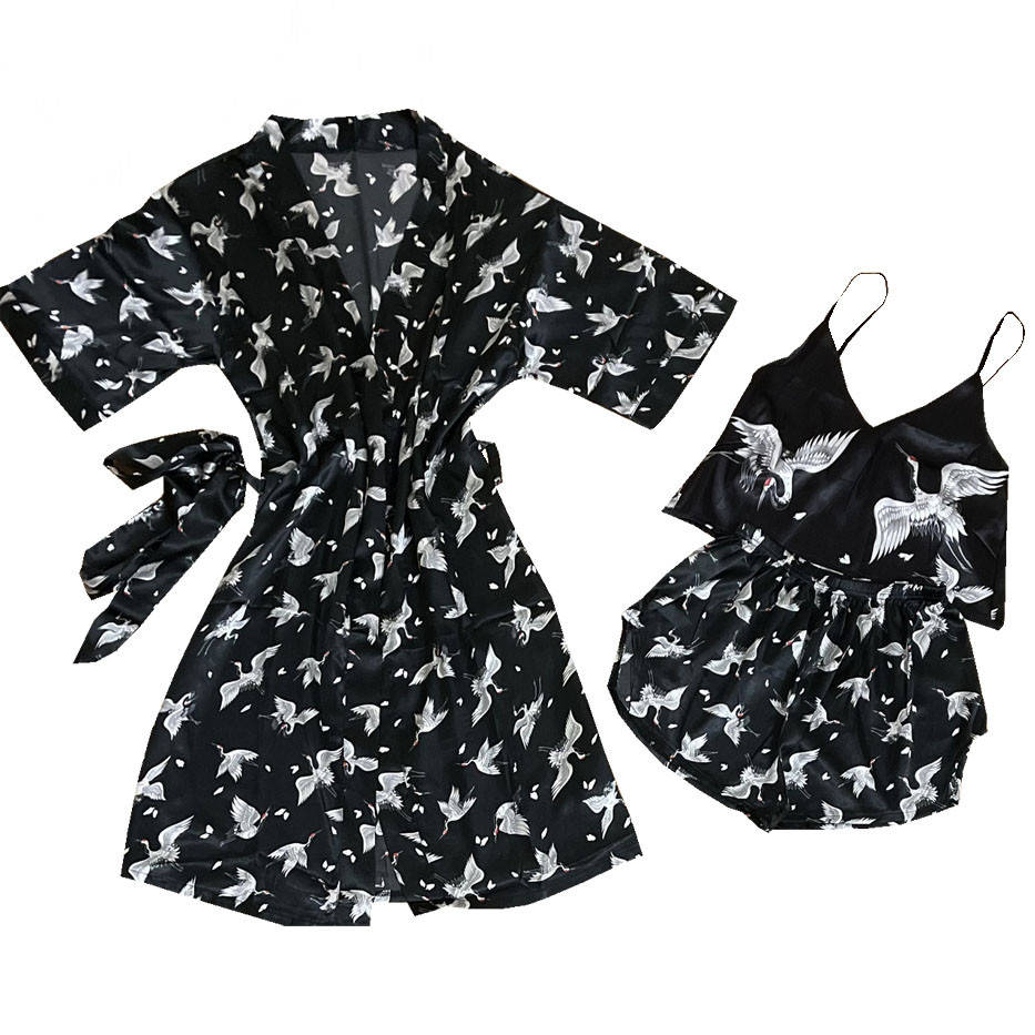 

Шелковый комплект халат и пижама с шортами черный птицы