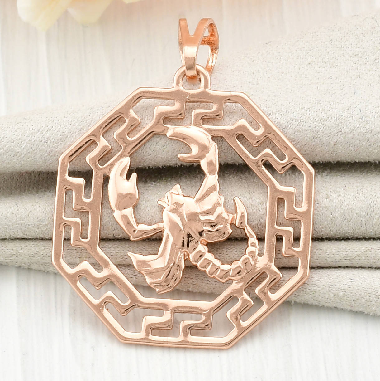 

Знак зодиака Xuping 55469 Рак размер 35х25 мм позолота РО