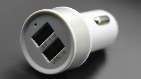 

Автозарядка для телефона 2 USB, зарядка для телефона в авто, автозарядное, серебристый