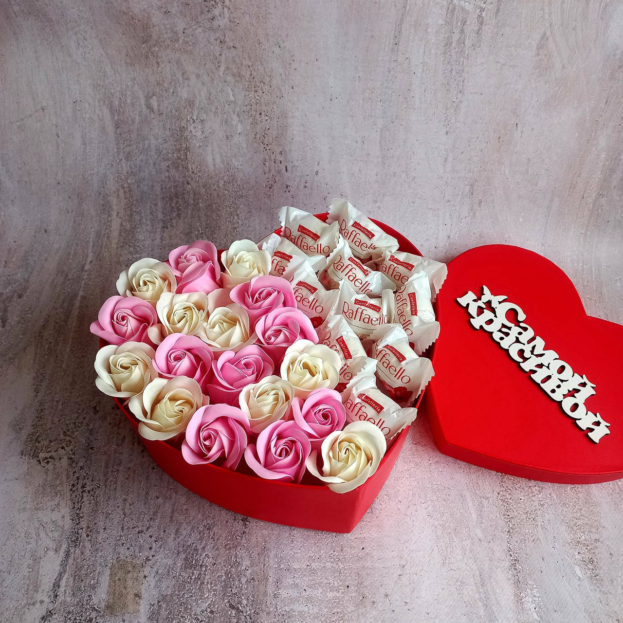 

Подарочный набор из мыльных роз и Raffaello в коробке сердце. Подарок девушке, маме, сестре, жене на 8 марта.