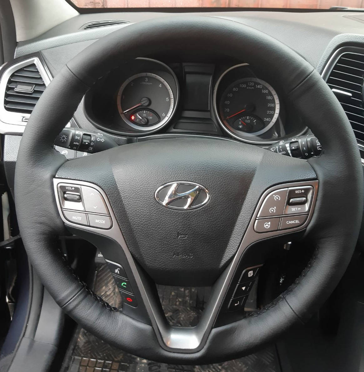 

Чехол-оплетка из натуральной кожи на руль Hyundai Santa Fe, Черный
