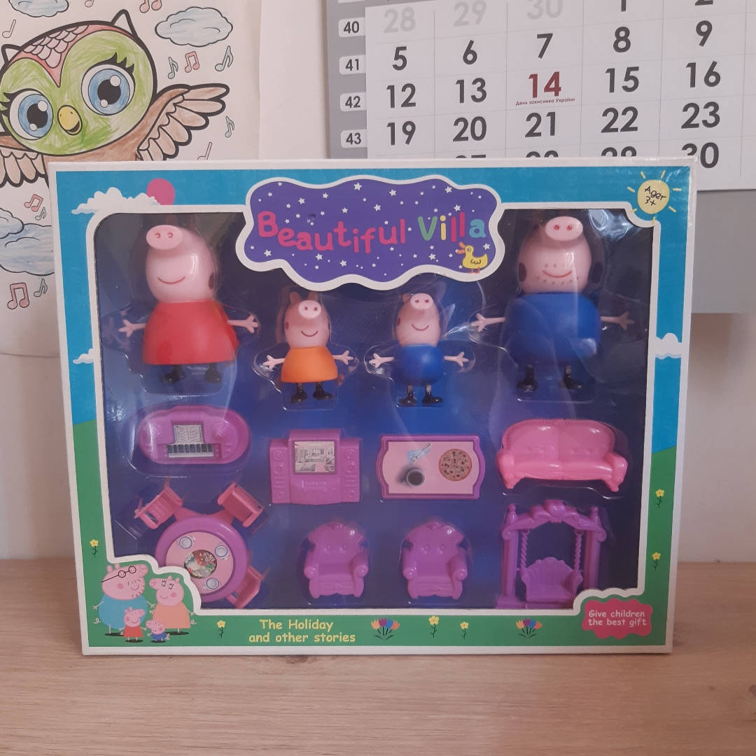 

Свинка Пеппа с семьёй и мебелью