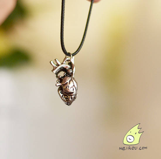 

Кулон (подвеска) "Анатомическое сердце". На шнурке