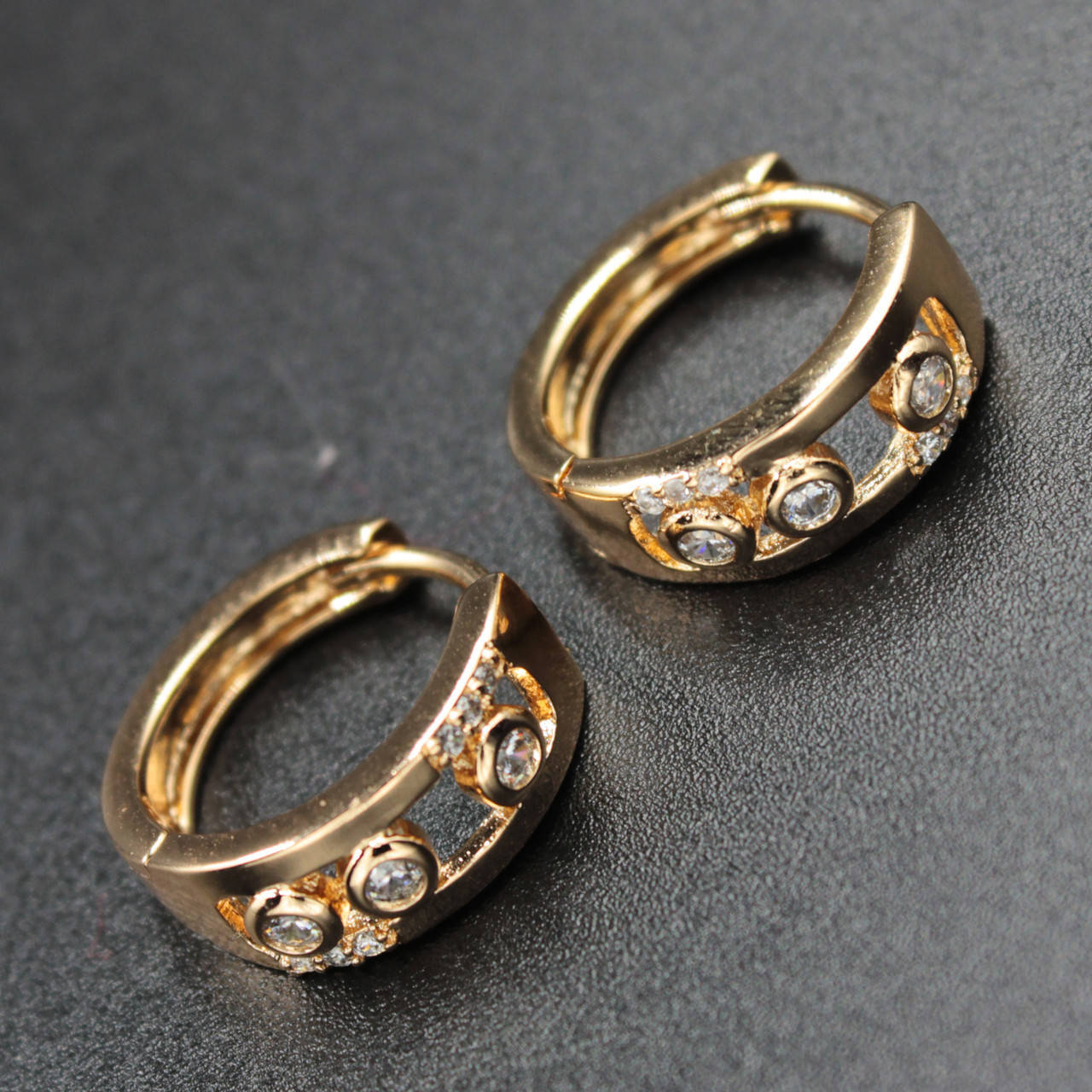 

Серьги женские золотистого цвета Xuping Jewelry широкие английская застежка с камушками 24K