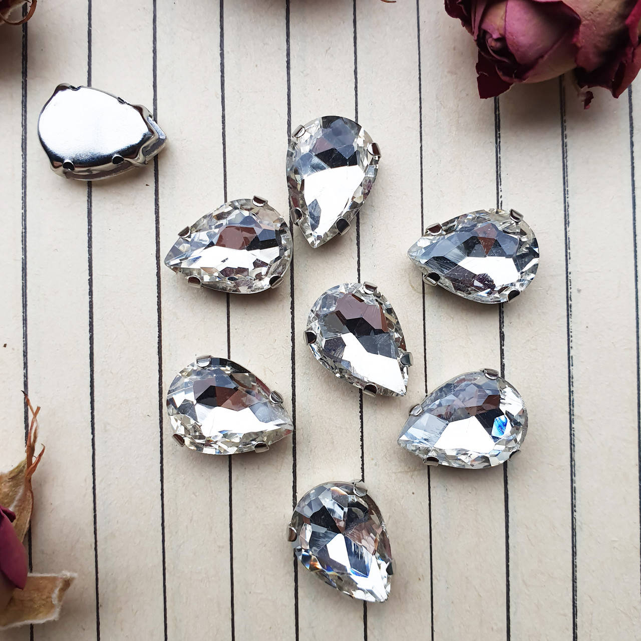 

Стрази в цапах, крапля 10*14 мм, колір Crystal