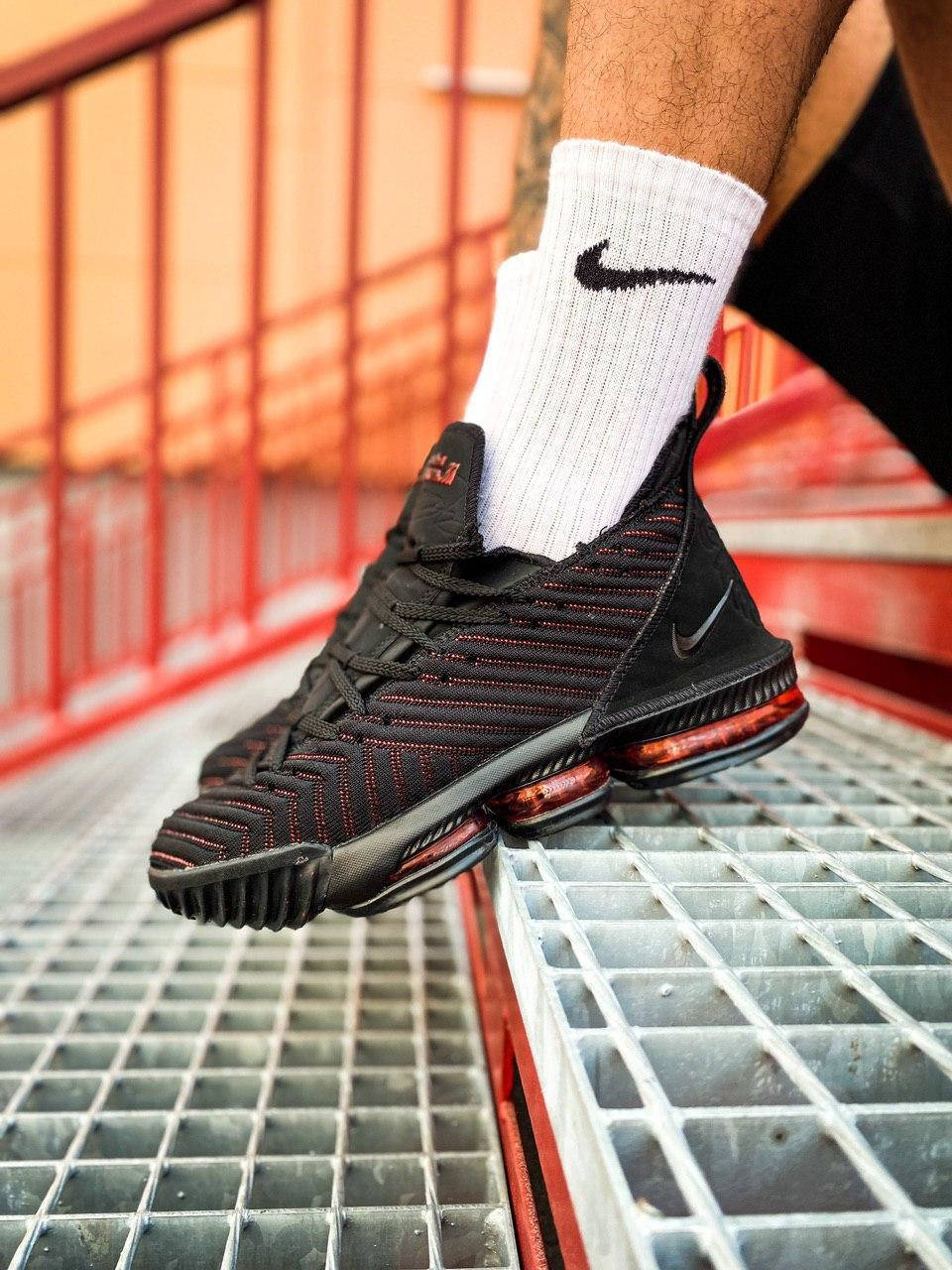 

Кроссовки мужские Nike LeBron 16 "Fresh Bred 41