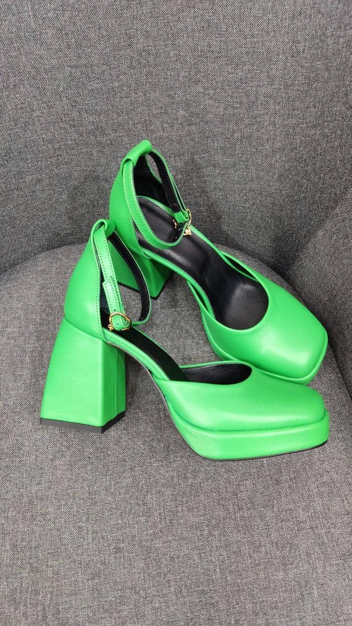 

Женские босоножки закрытые на каблуке зеленые кожа Италия 40