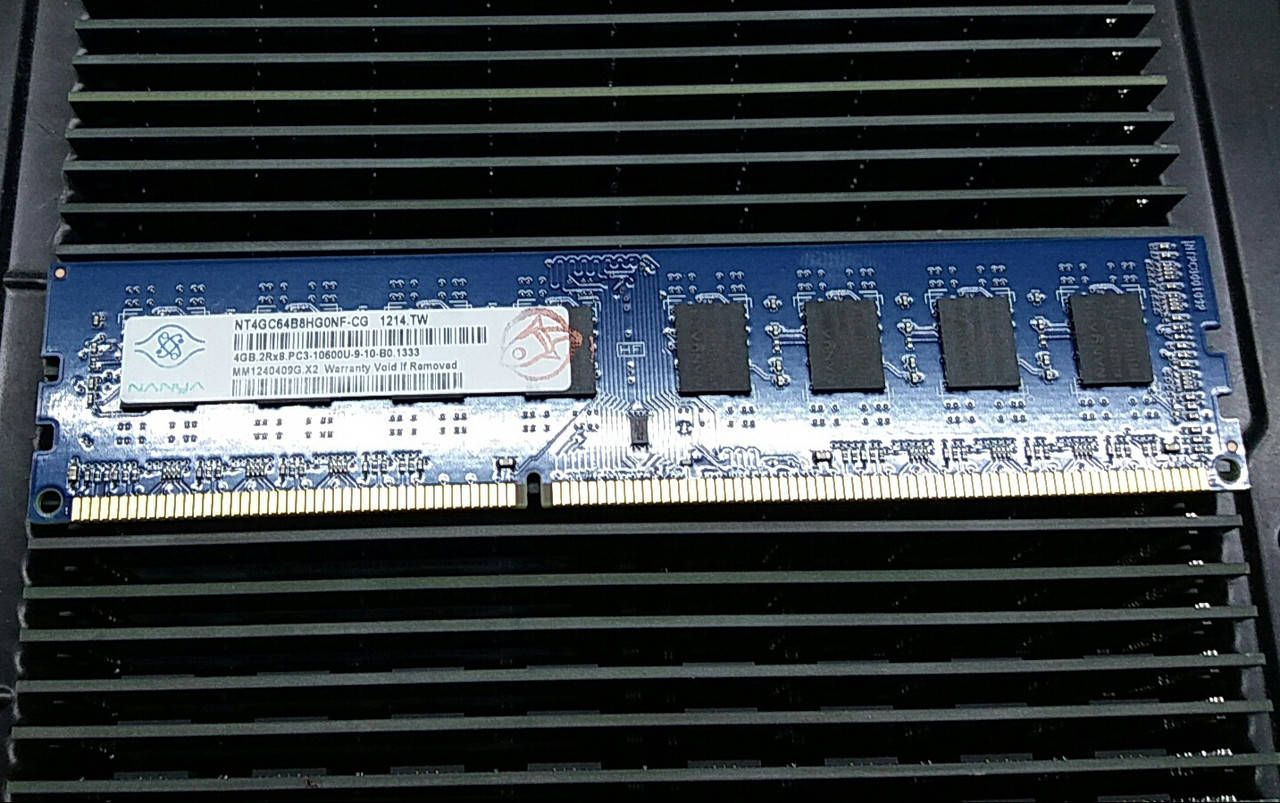 

Память DDR3 на 4GB (PC3-10600) DDR3-1333 Intel/AMD