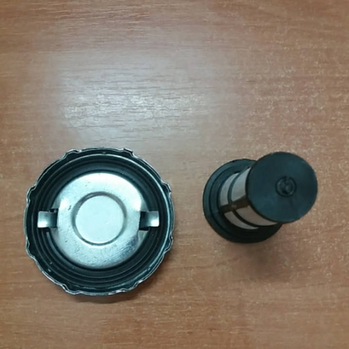 

Крышка бака с сеткой под потайную горловину двигателя 195N