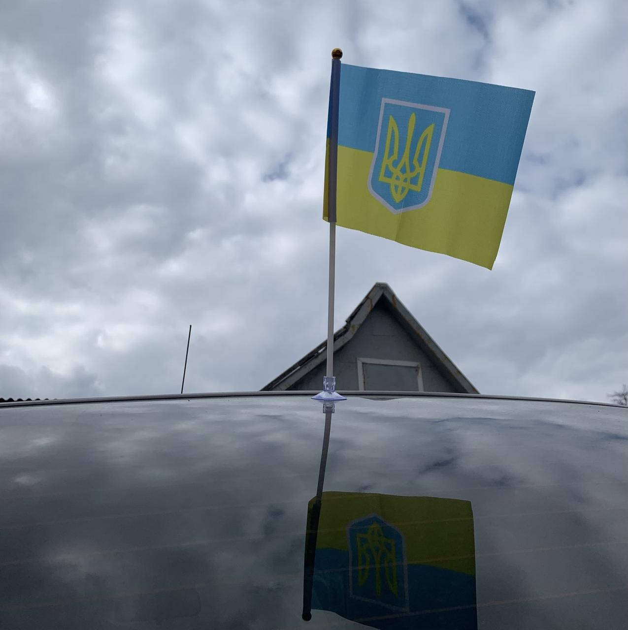 

ФЛАГ УКРАИНЫ ГЕРБ на палочке и присоске на машину 21х14мм