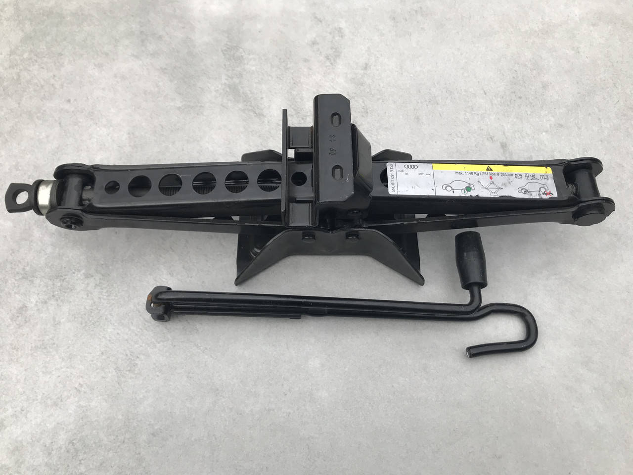 

Домкрат Audi Q3 8U 2011-2018 (Ауди Ку3 1 поколения)