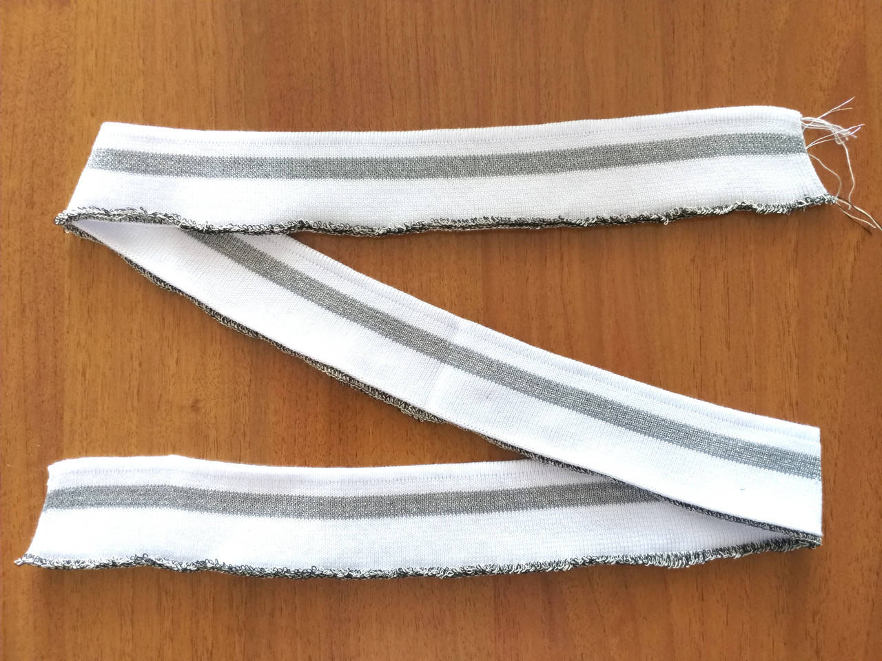 

Резинка манжетная 4 см (белый с люрексовой полосой серебро) (арт. 30581)