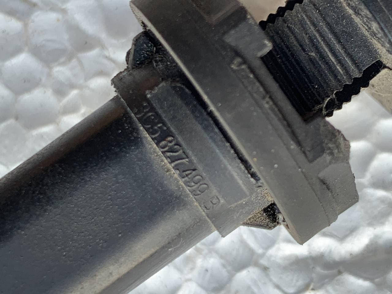 

Отбойник крышки багажника упор 3C5827499B VAG VW Passat B6 CC запчасти б\у шрот