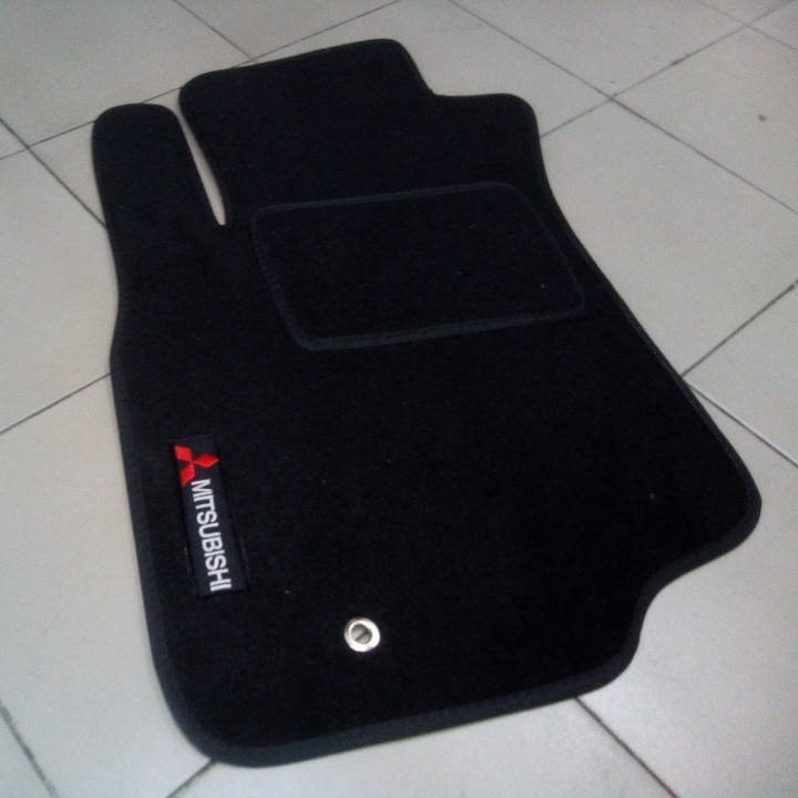 

Водительский ворсовый коврик MITSUBISHI Lancer 9 с 2003-2009 гг.