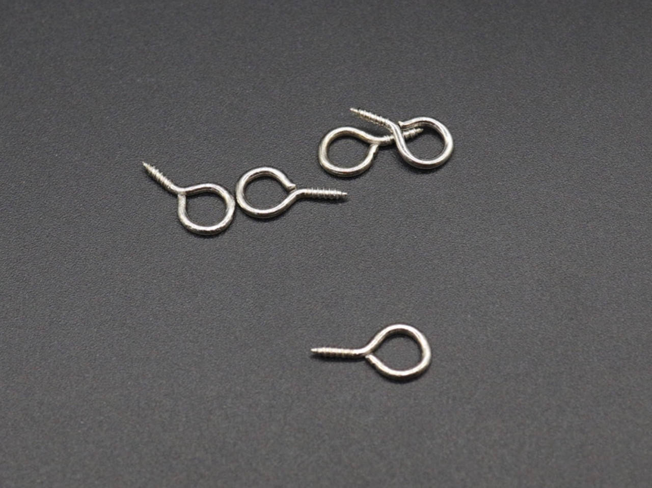 

Крючок с ушком. Цвет "серебро". 10х5мм