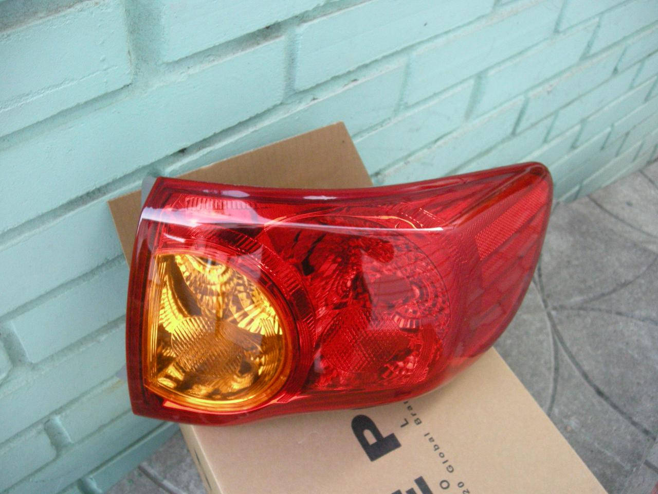 

Задний фонарь правый внешний Toyota corolla E15 (тойота королла) `07-09. (Fps)