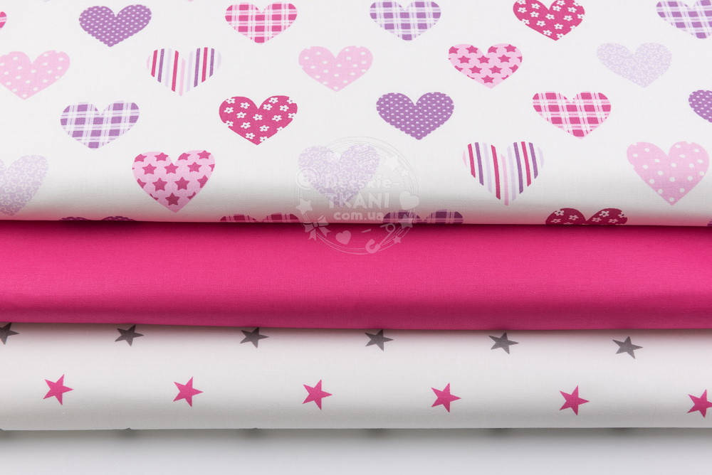 

Набор тканей из 3 штук "Розовые узорчастые сердечка и звёзды" 50*50 см