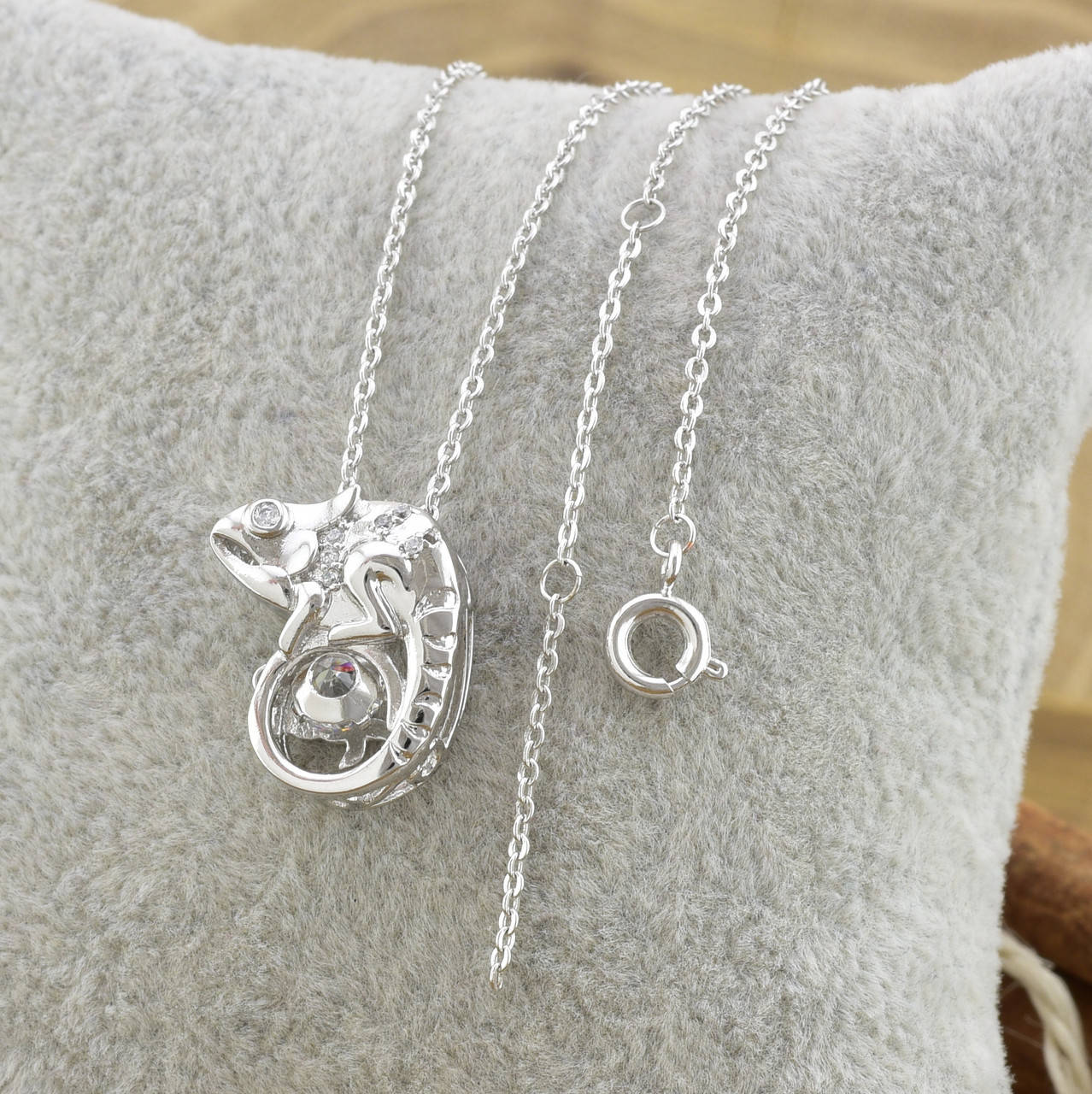 

Цепочка Xuping с кулоном 51754 ширина 1 мм белые фианиты позолота Белое Золото длина 44