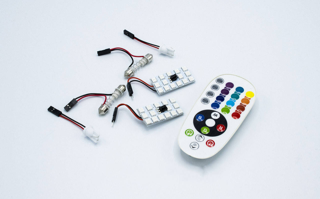 

LED RGB лампа в плафон подсветки номерного знака или салона авто 15-5050 (2 сменных цоколя, 15LED)