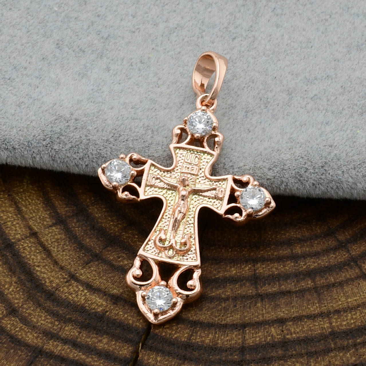 

Крестик 71091 для цепочки до 3 мм размер 34x20 мм белые фианиты вес 1.7 г позолота РО