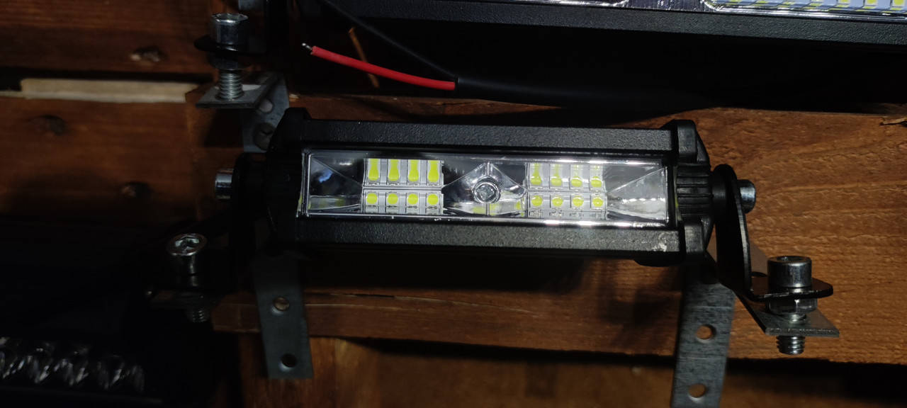 

Дополнительная светодиодная фара для автомобиля 27w 9smd 11х3см