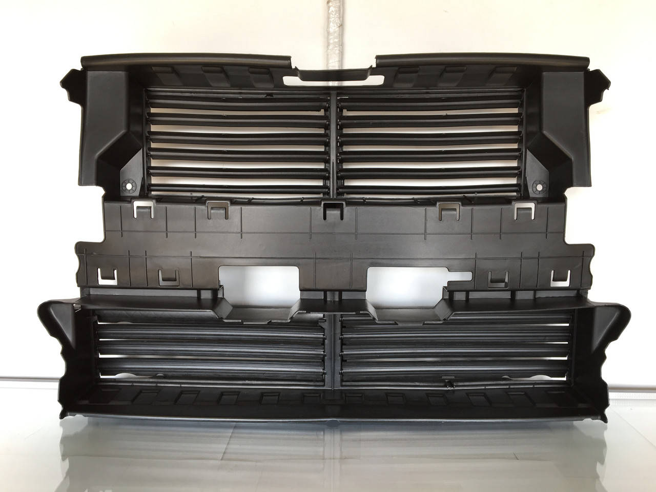 

Жалюзи дефлектор радиатора Ford Fusion mk5 13-16 с мотором без радара новый OEM DS7Z-8475-A